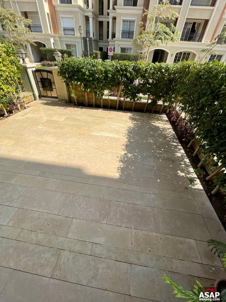 Studio with Garden for Sale in Regent's Park Studio with Garden for Sale in Regent's Park