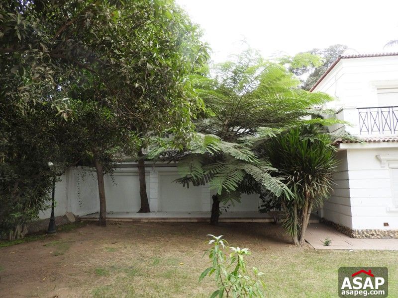 Villa with Big Garden in Katameya Residence