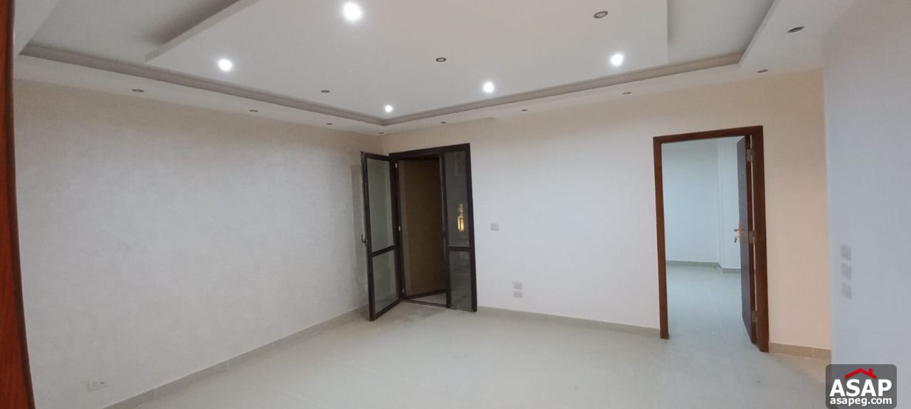 Apartment for Sale in Eastown Compound Apartment for Sale in Eastown Compound