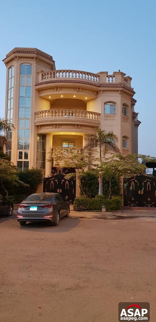 Villa with Swimming Pool for Sale in 5th Settlement