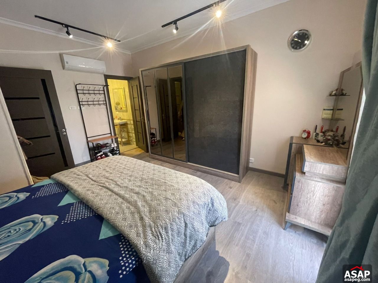 Furnished Apartment for Rent in Hyde Park Furnished Apartment for Rent in Hyde Park