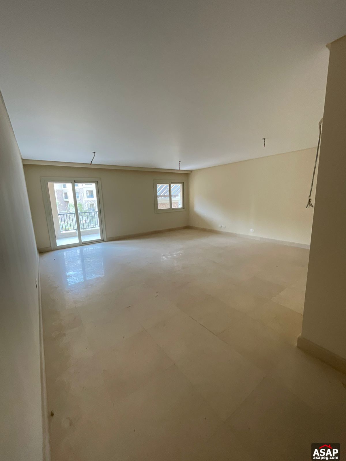 Ground Floor for Sale in 90 Avenue