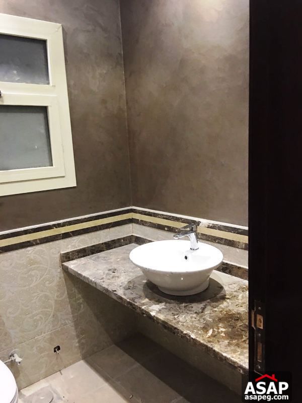 Roof for Rent in West Arabella