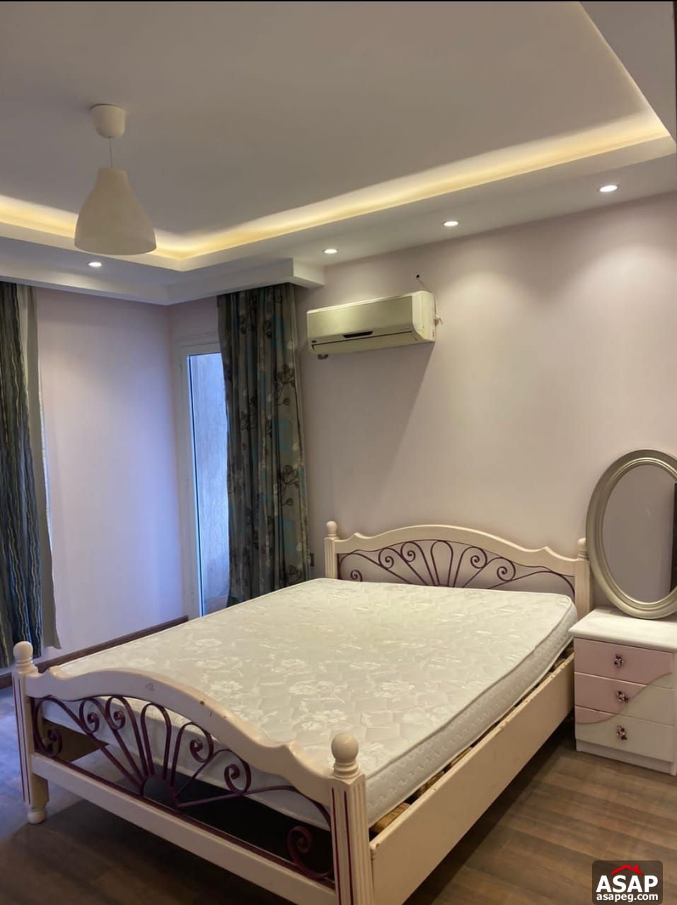 Furnished Flat for Rent in the Square