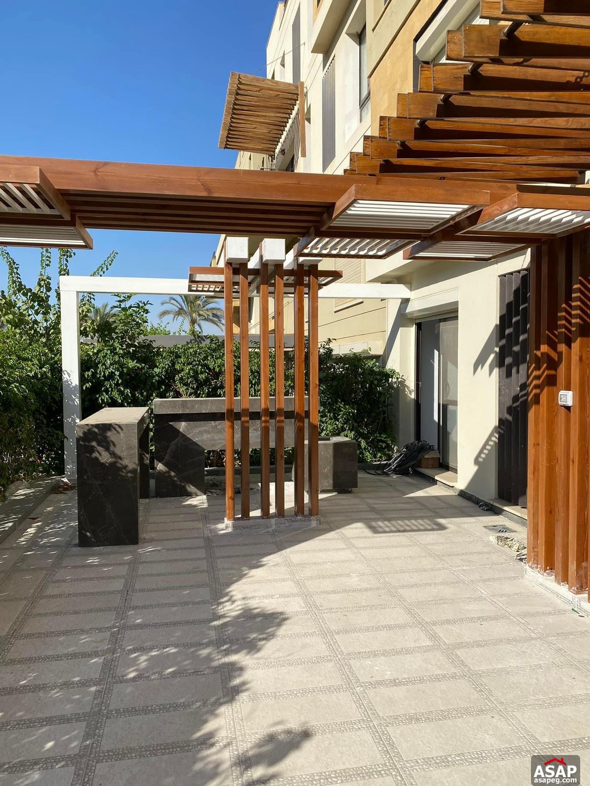 Duplex with Garden or Rent in Eastown Duplex with Garden or Rent in Eastown