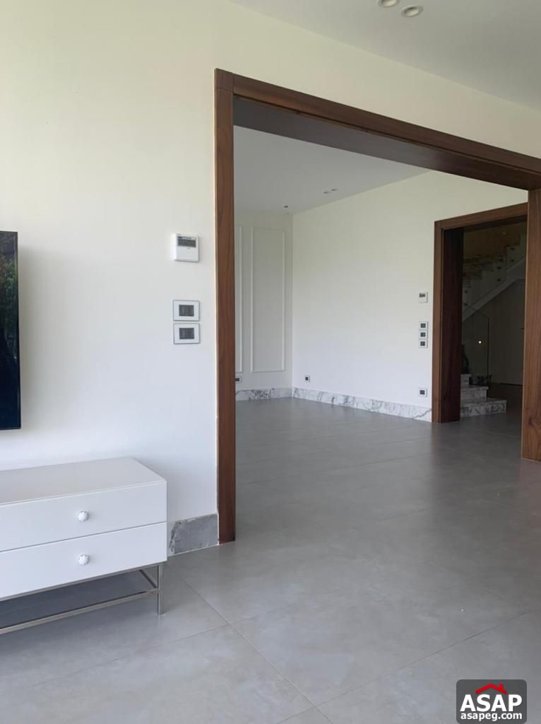 Twin House for Sale in Hyde Park