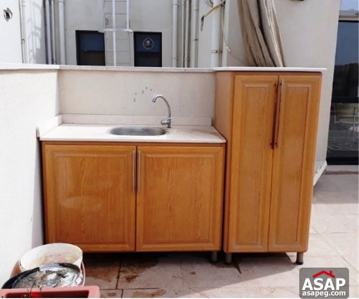 Studio with Roof for Rent in Eastown Studio with Roof for Rent in Eastown