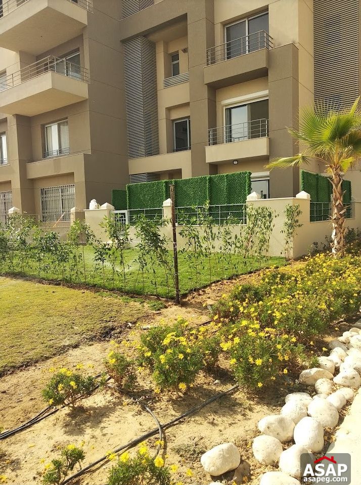 Duplex with Garden for Sale in Village Avenue Compound