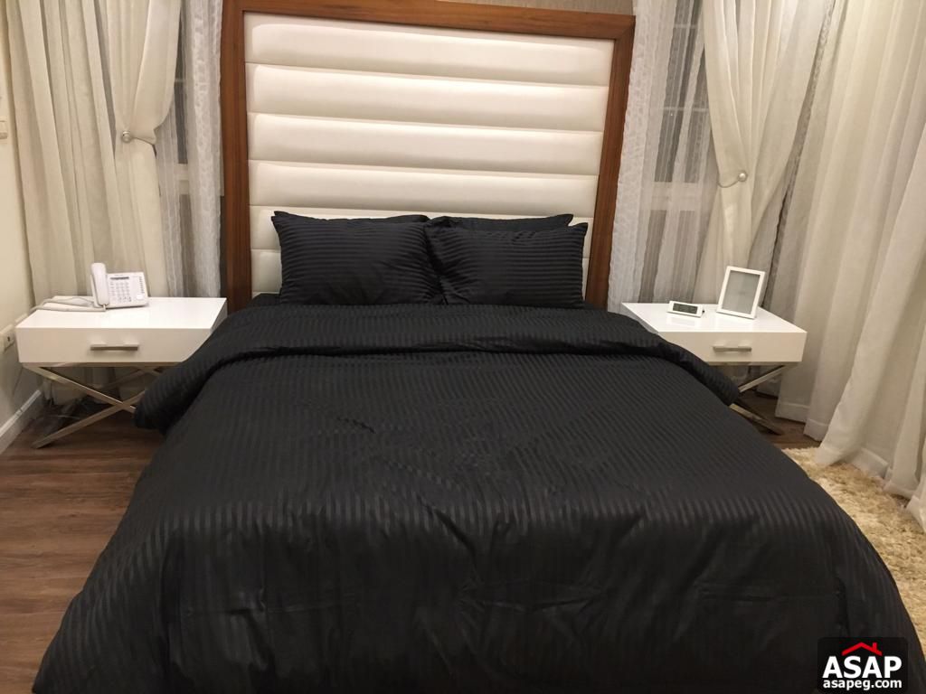 Furnished Villa for Sale in Hyde Park