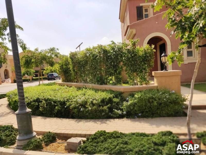 Stand Alone villa with Big Garden in Mivida for Rent