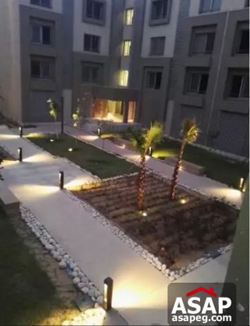 Duplex with Garden for Sale in Village Avenue Compound