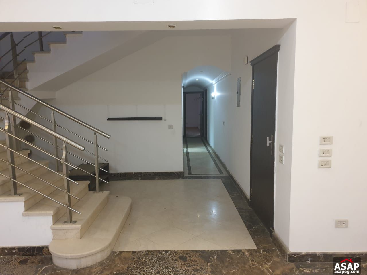 Penthouse for Rent in West Golf