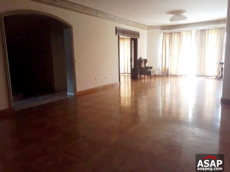 Villa with Pool for Rent in West Golf Villa with Pool for Rent in West Golf