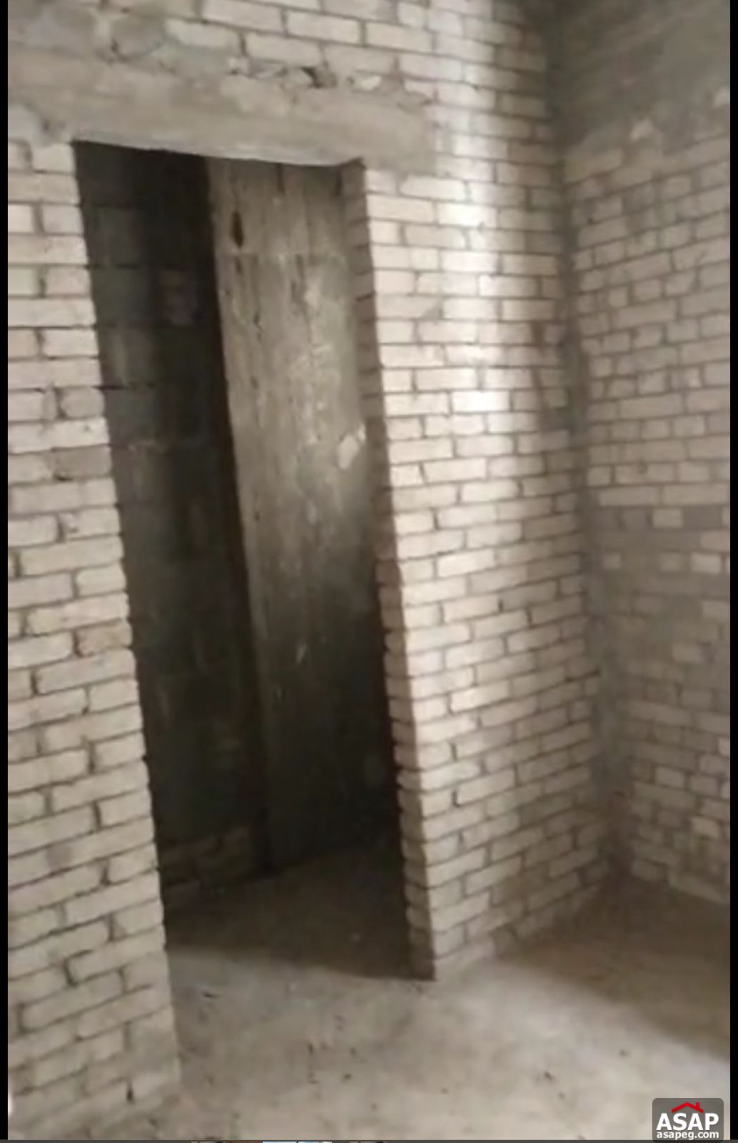 Apartment with Garden View for Sale in Hyde Park Apartment with Garden View for Sale in Hyde Park