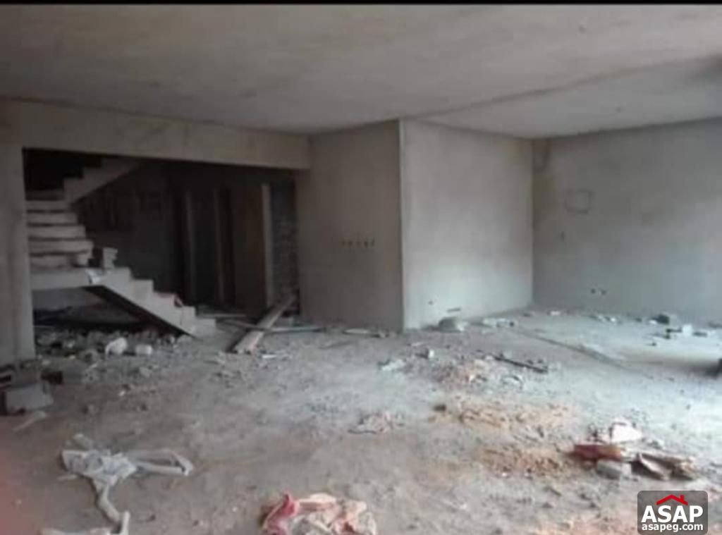 Duplex with Garden for Sale in Hyde Park Duplex with Garden for Sale in Hyde Park