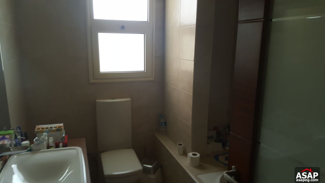 Villa for Rent in Meadows Park