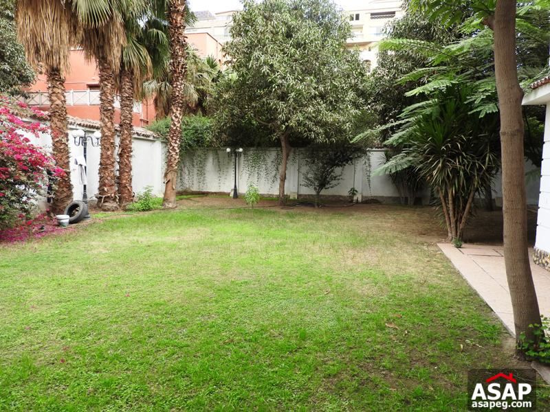 Villa with Big Garden in Katameya Residence