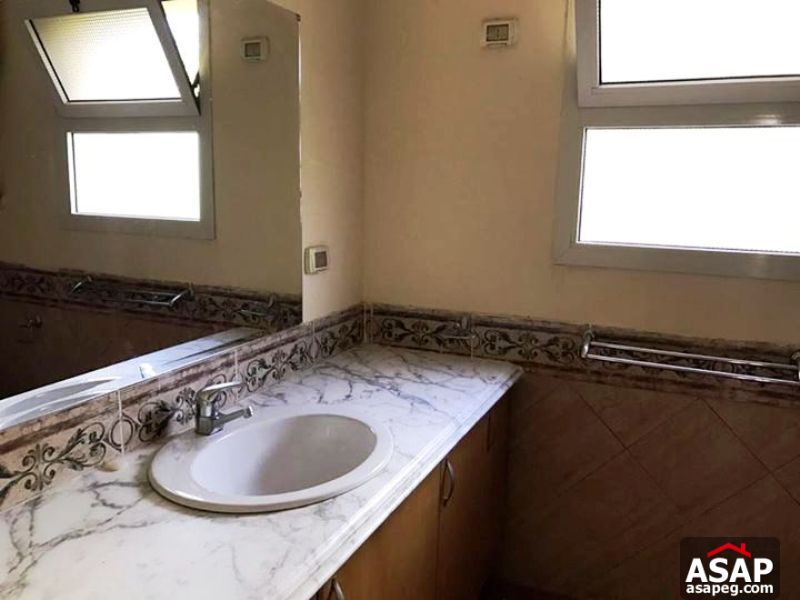 Villa with Big Garden for Rent in New Cairo