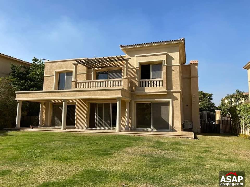 Stand Alone Villa with Big Garden for Rent in the Villa Compound