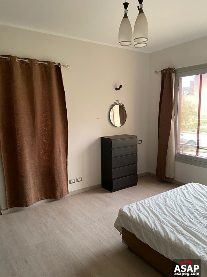 Studio with Private Garden in Village Gate