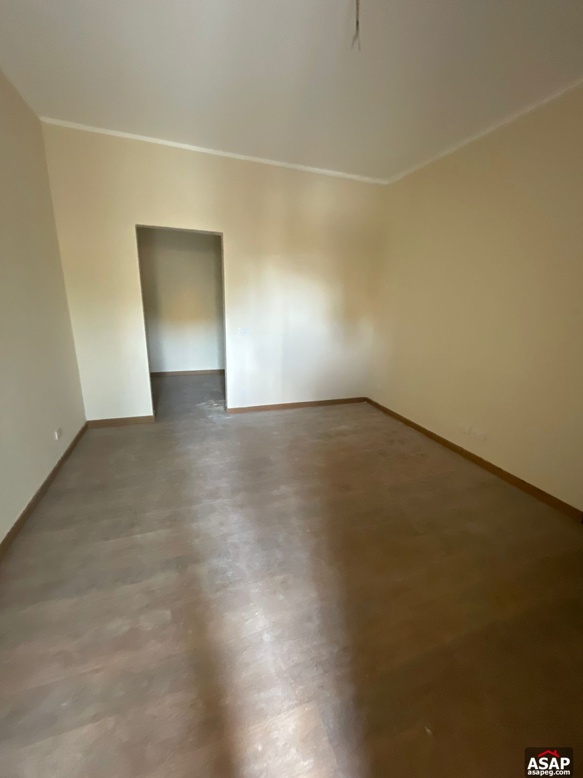 Ground Floor for Sale in 90 Avenue