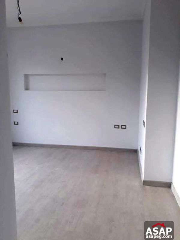 Penthouse with Parking for Rent in Village Gate