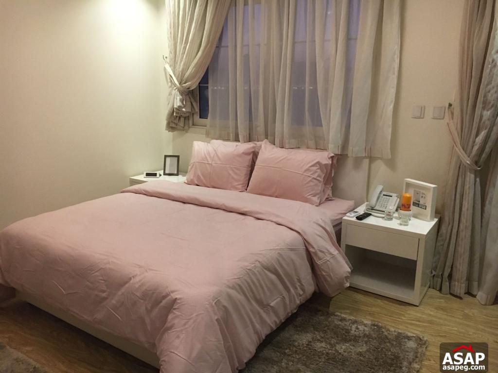 Furnished Villa for Sale in Hyde Park