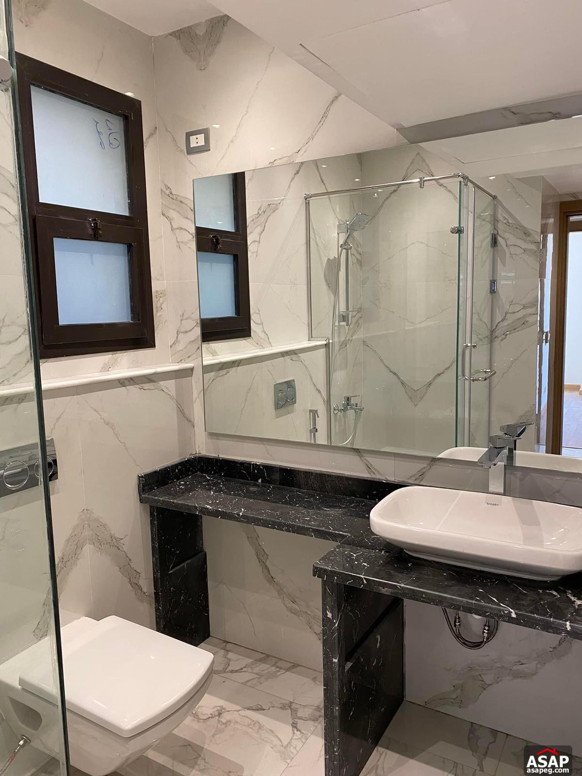 Duplex with Garden or Rent in Eastown Duplex with Garden or Rent in Eastown