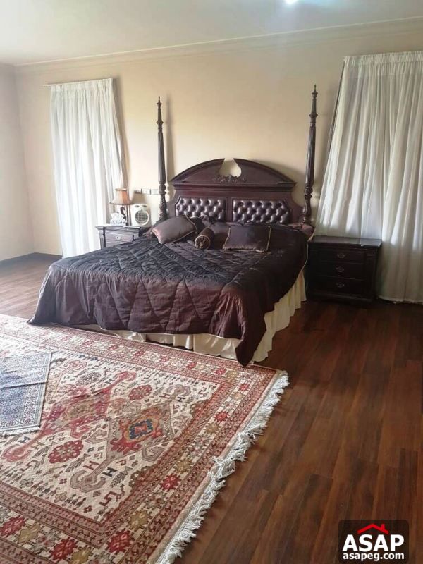 Villa with Private Garden in New Cairo for Rent