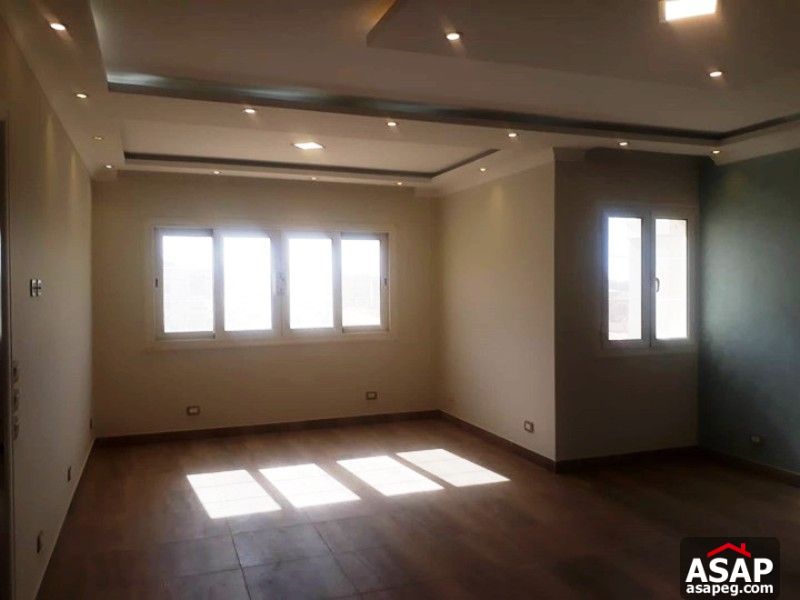 Apartment with Pool View in Mountain View