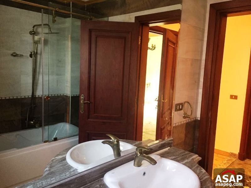 Villa for Rent in 6 October with a nice garden